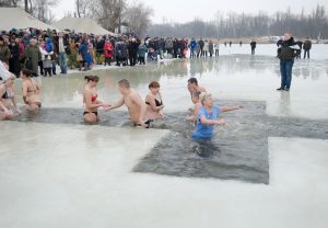 Крещение или Богоявление купание в проруби