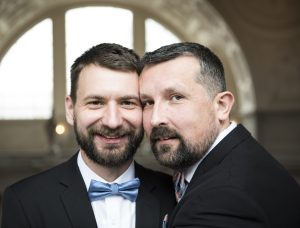 молодожены