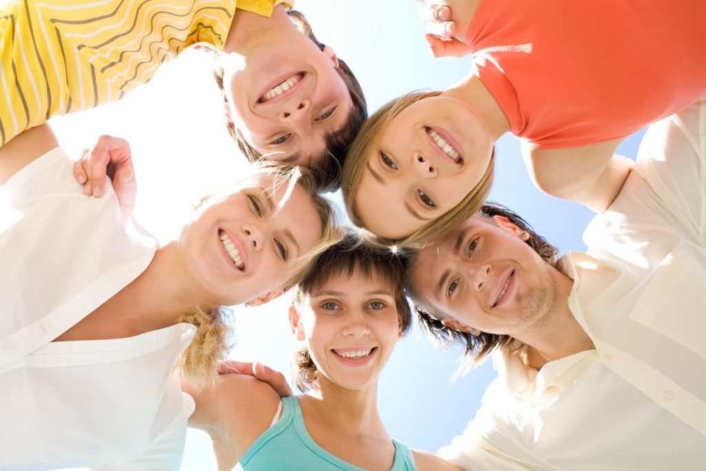 счастливые лица