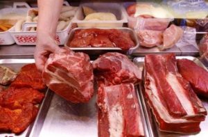 выбираем мясо на рынке