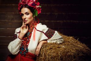 девушка в украинской одежде