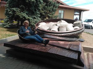 памятник галушке в Полтаве