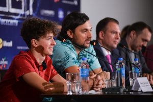 актеры и режиссер фильма «Бобот та енергія Всесвіту»