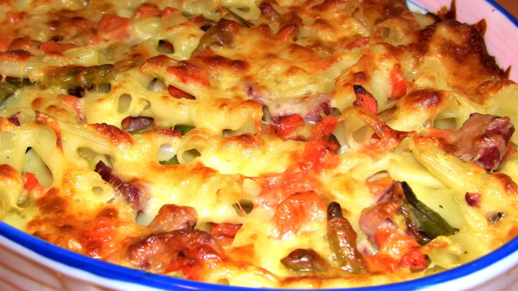 Из вчерашних макарон получится свинина с яйцом