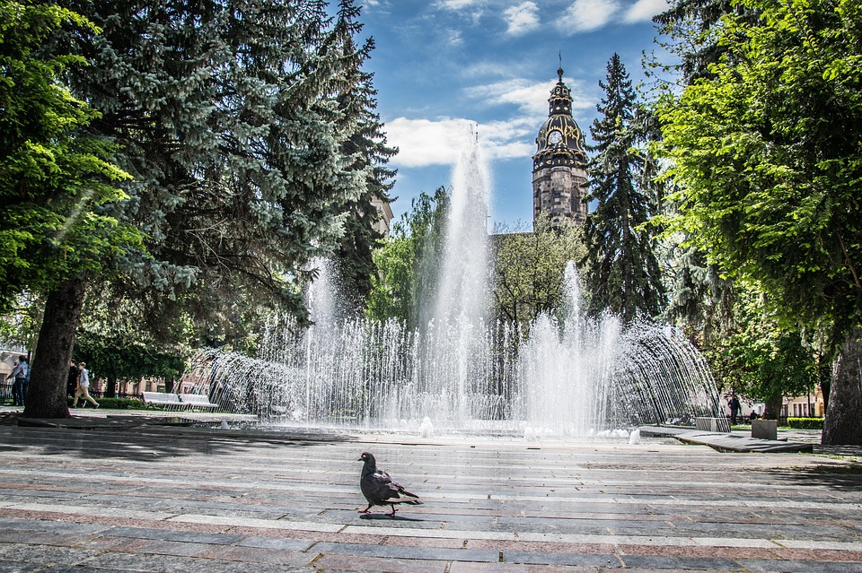 в центре города Кошице поющий фонтан