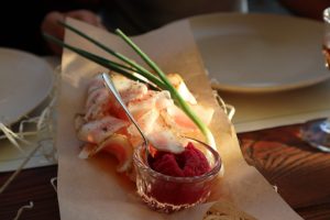 блюдо подольской кухни сало с хреном