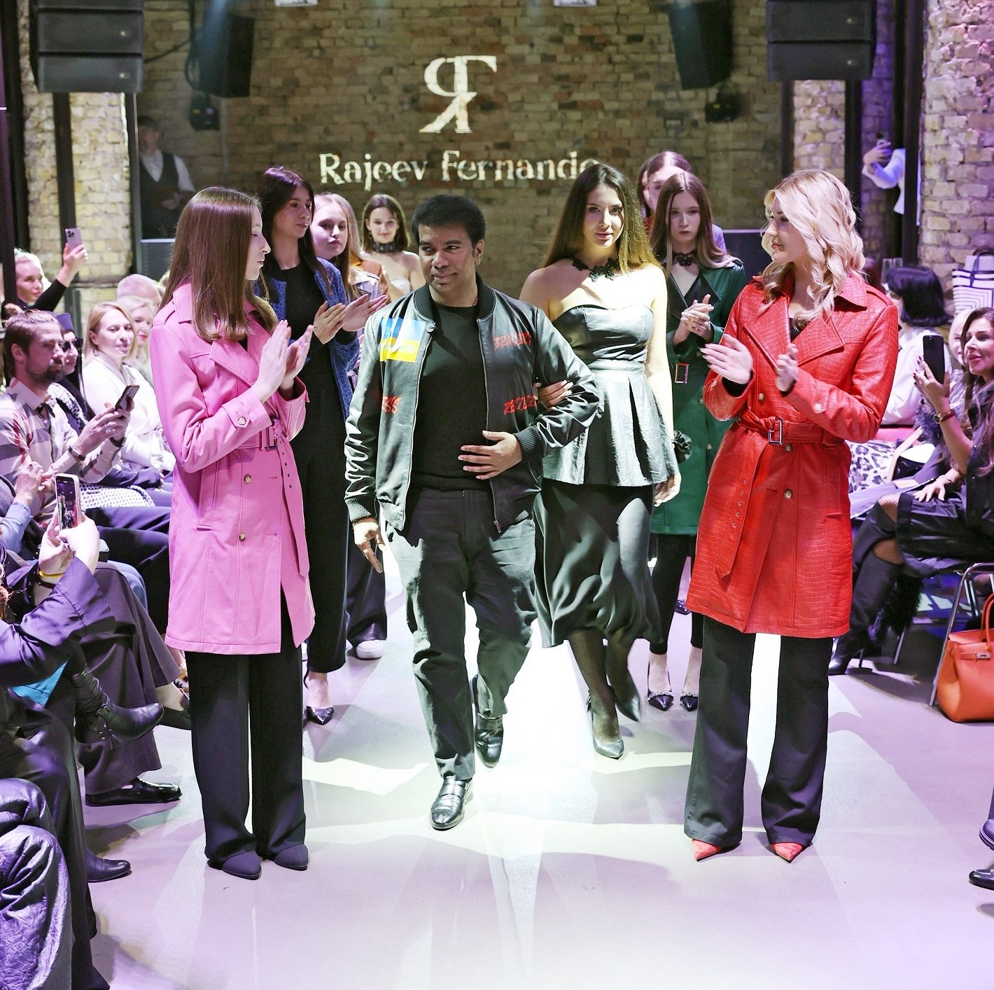 Колекцію зі шкіри та замші 