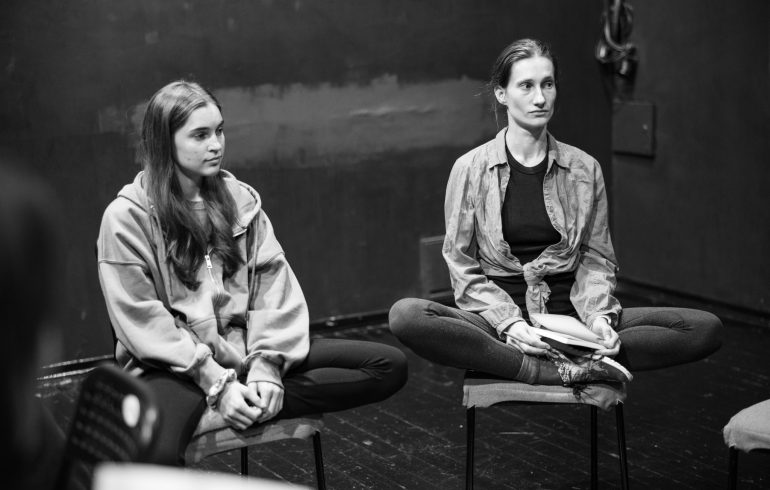 Вистава Місячні