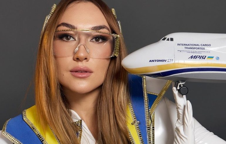 Літак Мрія на конкурсі краси Miss Eco